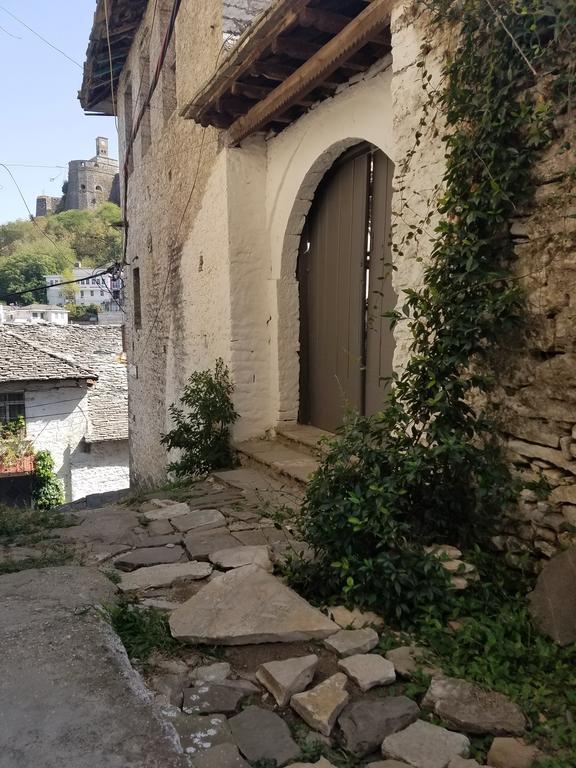 Lori'S Traditional House Gjirokastra Zewnętrze zdjęcie